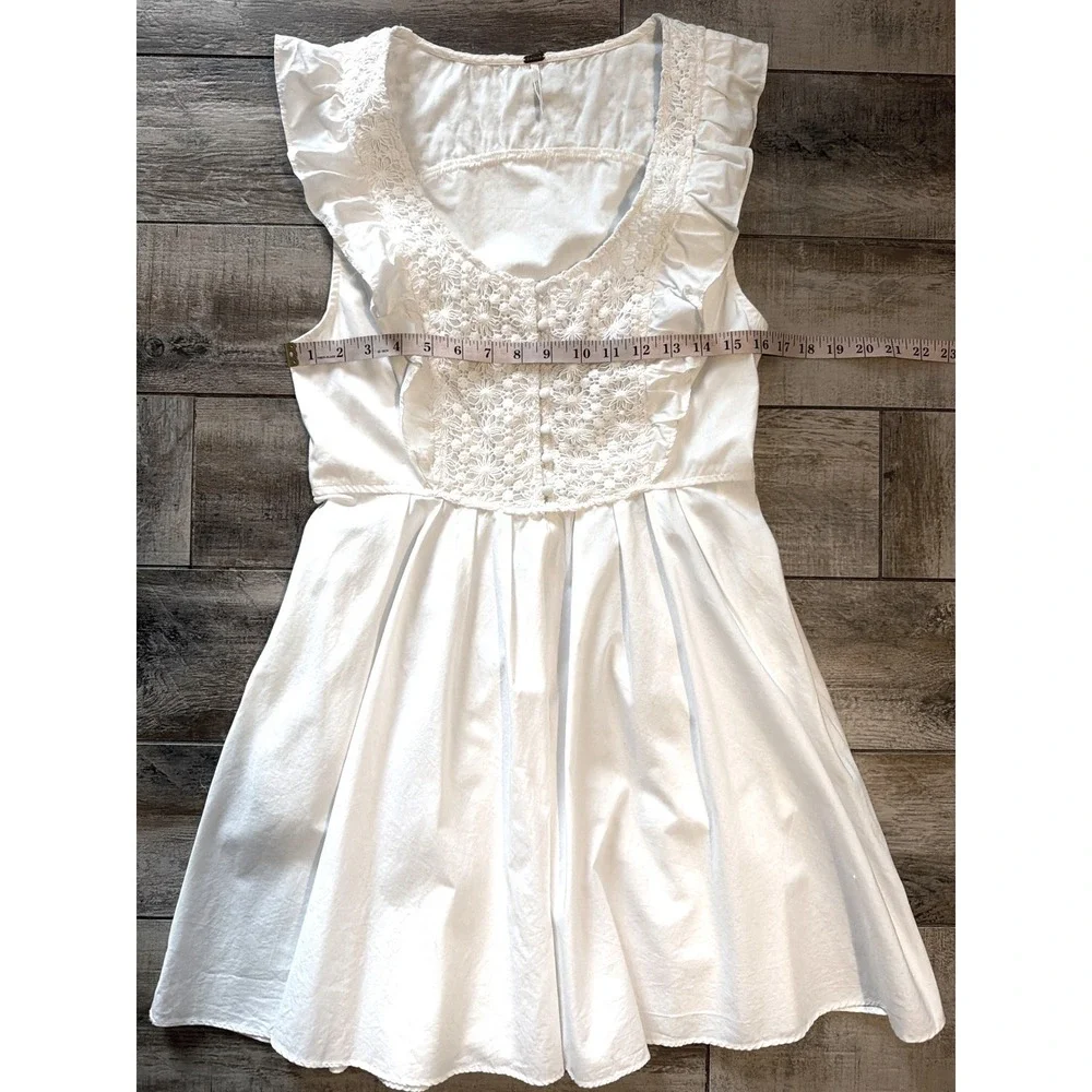 FREE PEOPLE Womens sz Large Half Moon white crochet ruffled fit & flare  pockets